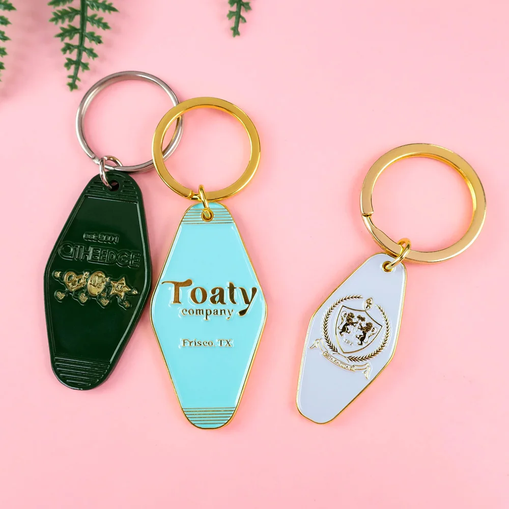 Wholesale custom promotional keyring custom metal key chain logo retro room motel hotel keychain