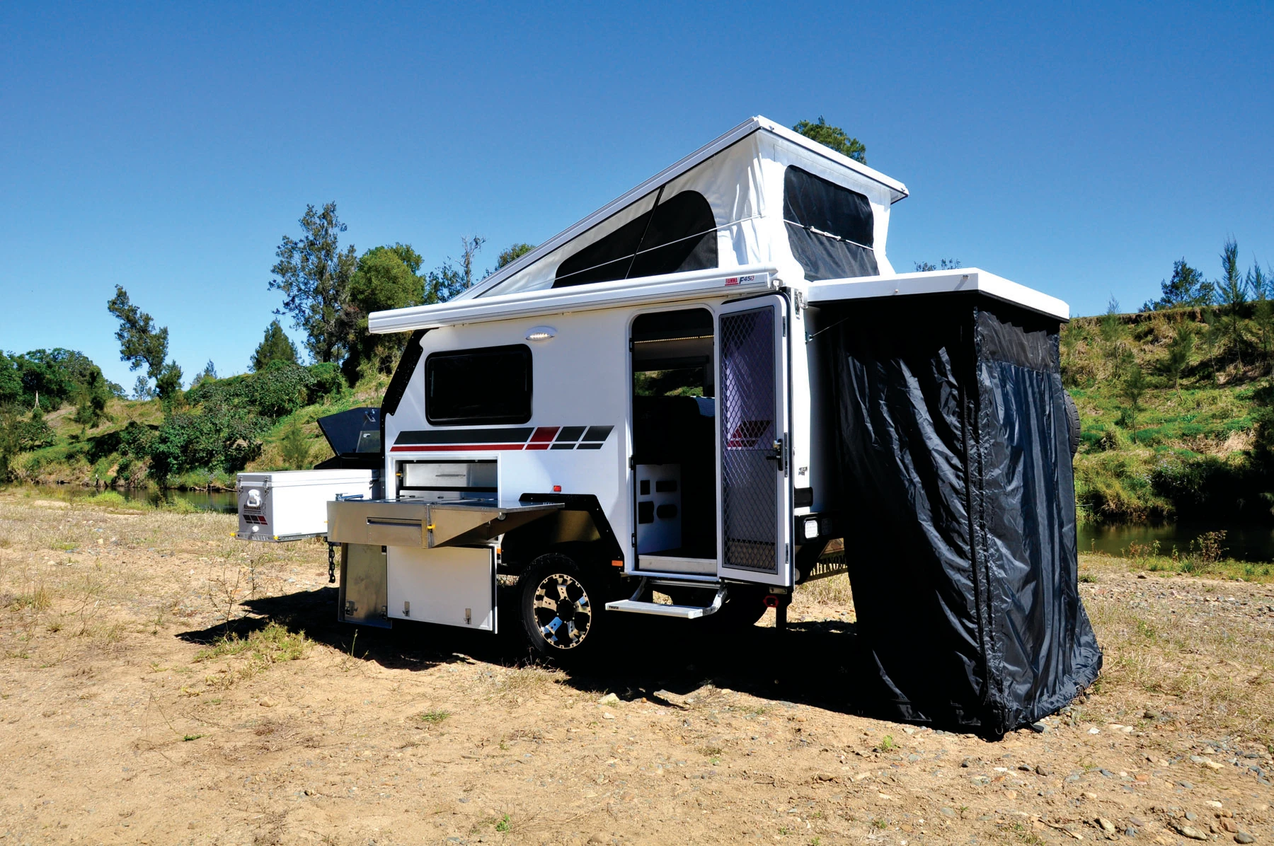 Airstream Offroad New Model Travel accessories Mobile RV Caravans Travel Trailer Caravan Trailer With Bathroom And Water Heater