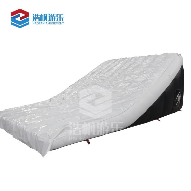Customize Size extreme Sports Soft Landing Bike Landing Airbag Inflatable Freestyle Jump Stunt Airbag With Ramp