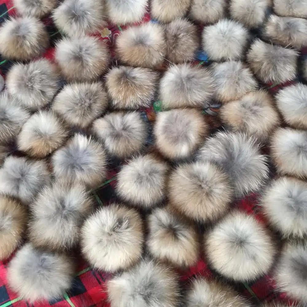 Large 15cm Natural Color Beanie Hat High Quality Genuine Raccoon Fur Pompoms