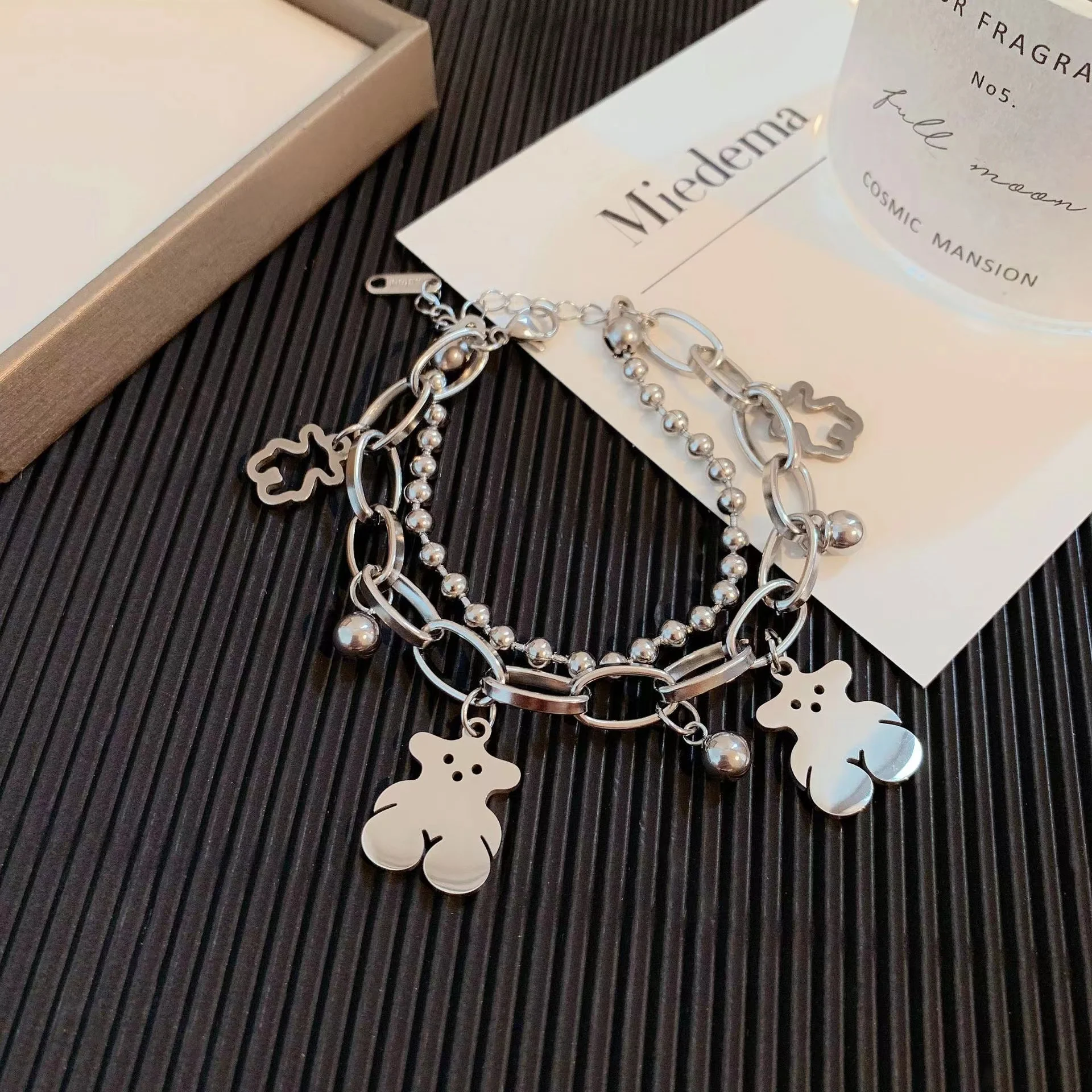 Bear bracelet female color preservation dark wind student Korea simple bestie Internet celebrity hip-hop trend to prevent fading