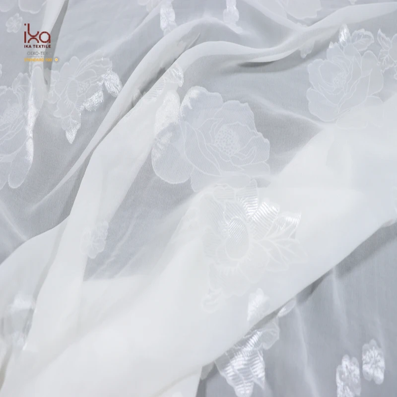 2024 Chinese Luxury White Floral Stock Custom Cotton Silk Cut Flower Jacquard Fabric for Dresses