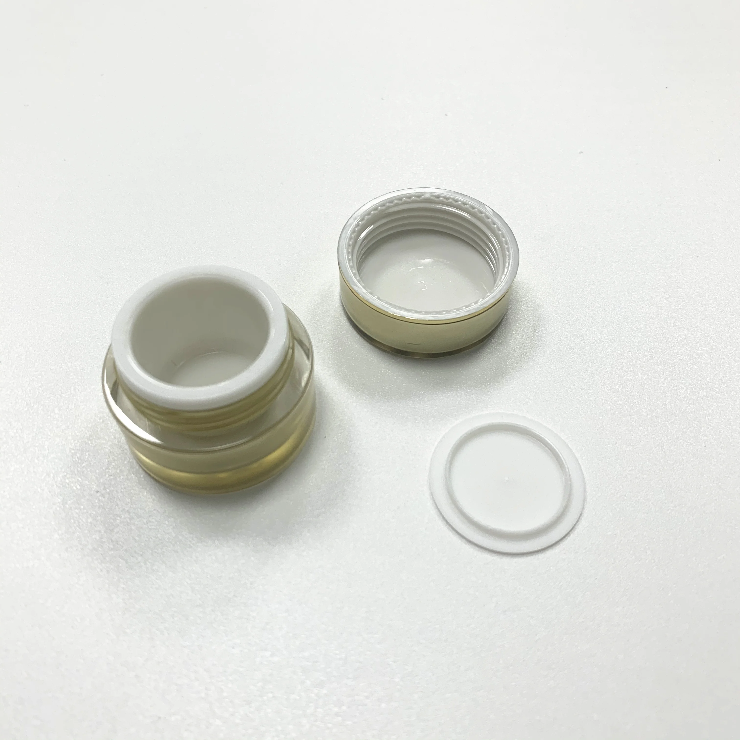 Stock 3g 5g 10g 15g 30g plastic jars with golden lids Cosmetic Cream Jar Custom Private Label Lip Scrub Containers