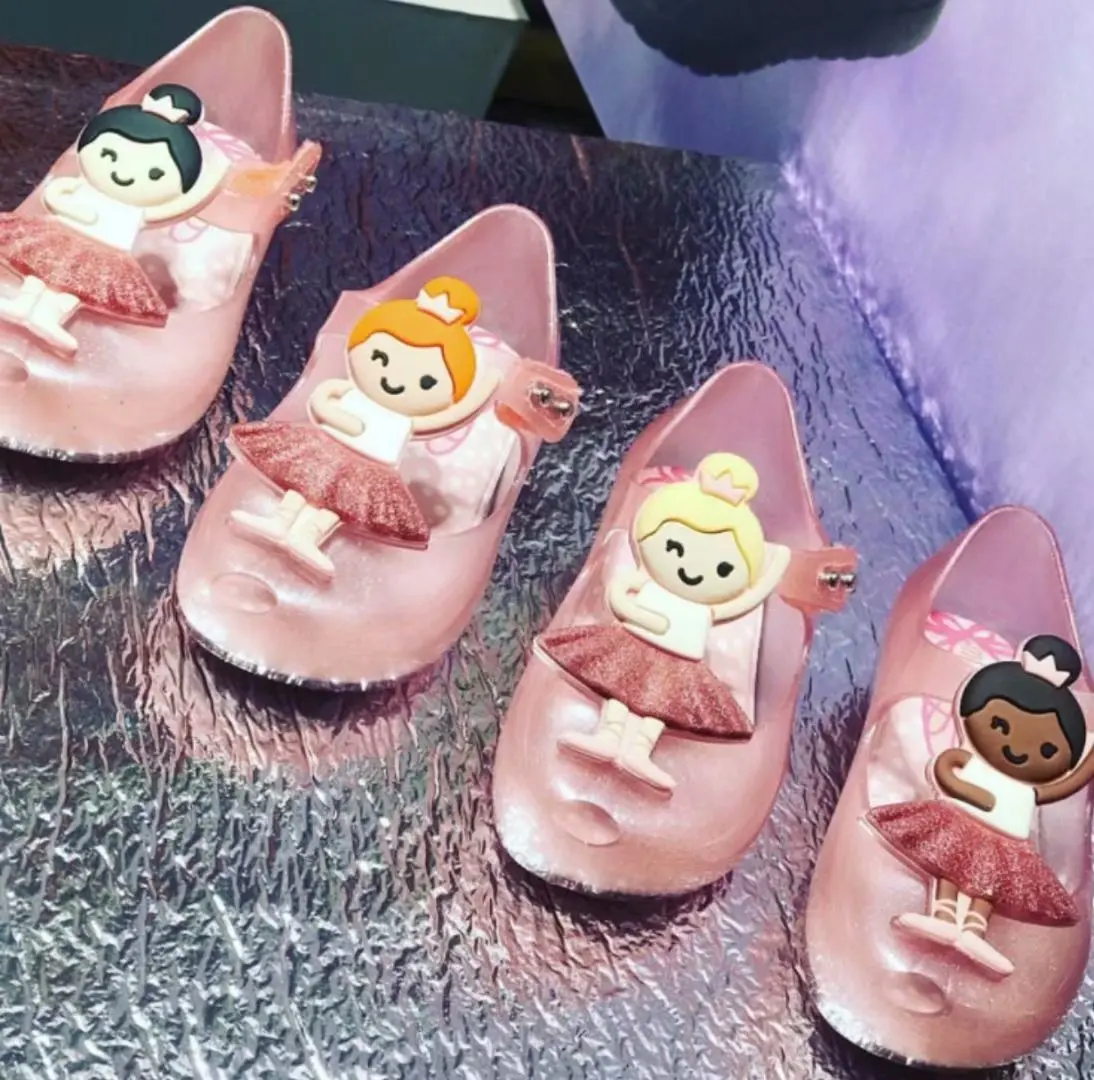 
In 2020, the new Melissa single shoe for children, fish mouth jelly shoes for girls and soft soles, cartoon little girl sandals 
