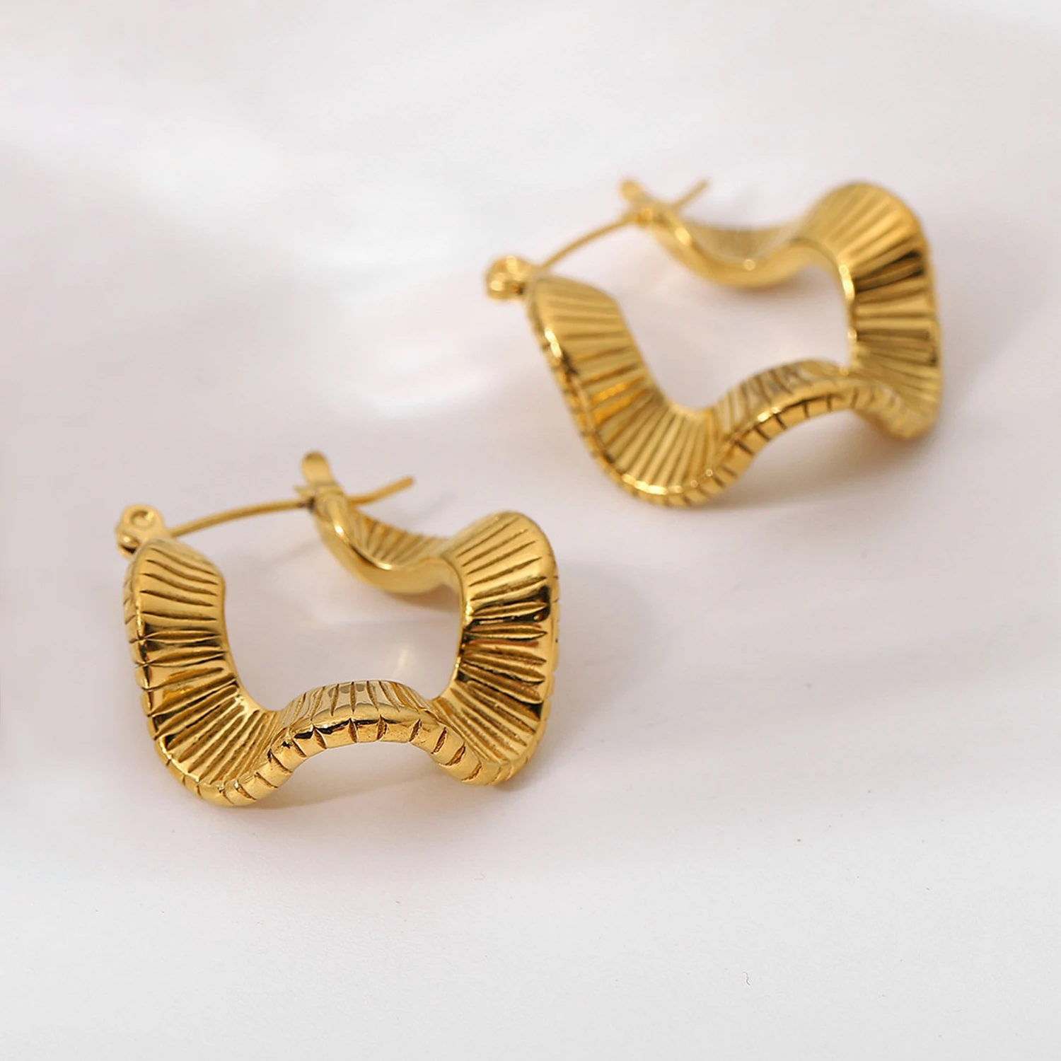 Vintage Stainless Steel Texture Earrings Tarnish Free Jewelry 18K Gold Plated Irregular Wave Hoop Earings Jewelry Women