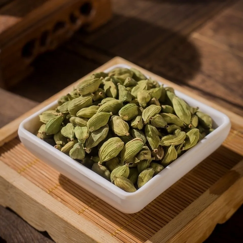 China Manufacturer 100% Natural Green Cardamom New Crop Single Spices Cardamom Green