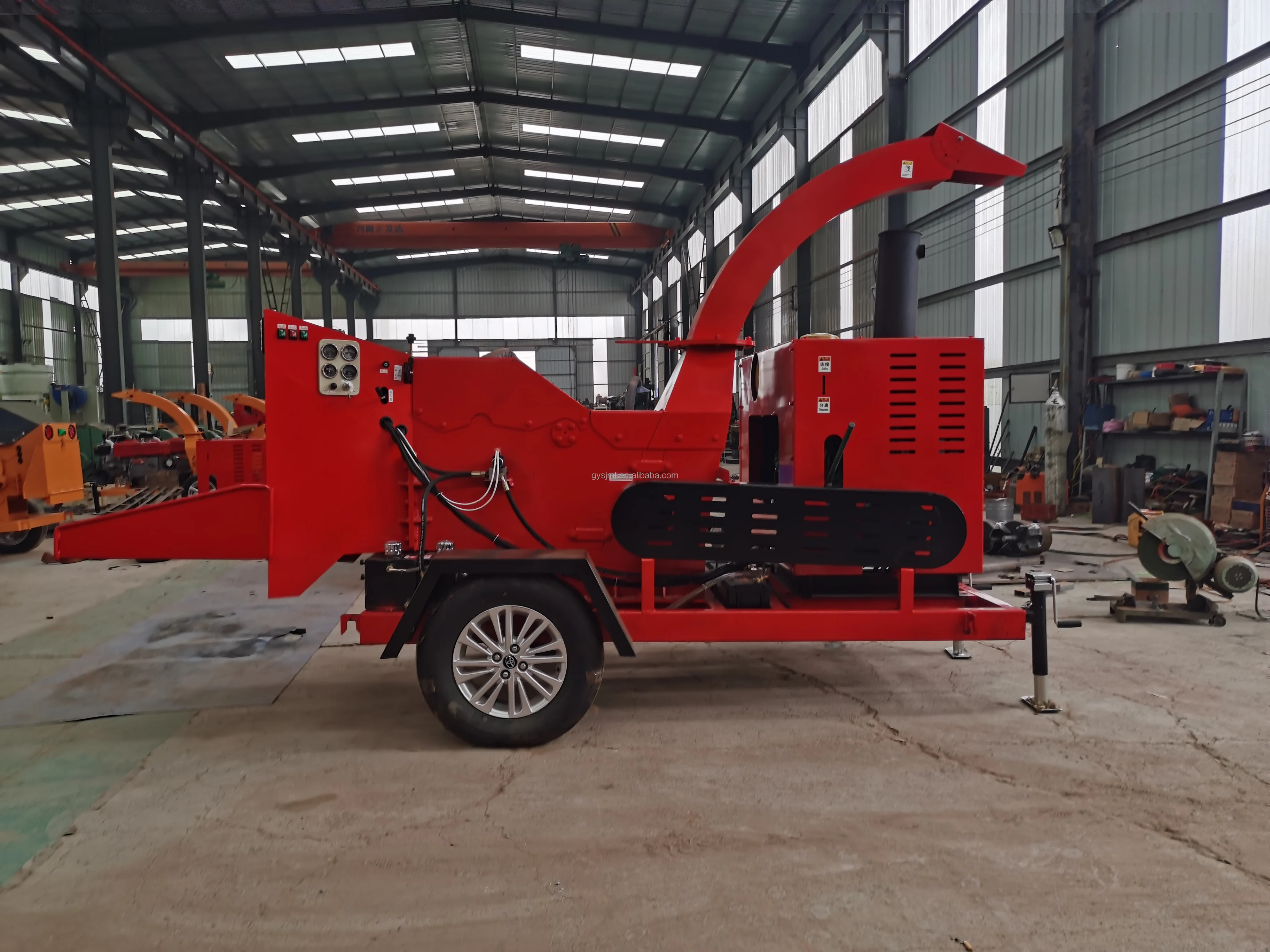 Hot sale 102hp self powered Diesel Wood Chipper Machine Hydraulic feeding Mobile wood chipper shredder
