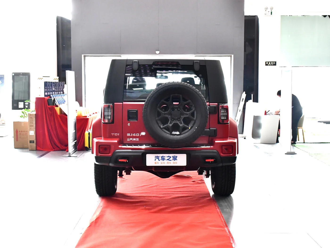 Правосторонний BEIJING BJ40 полноприводный бензиновый автомобиль Beijing 2 0 т внедорожник