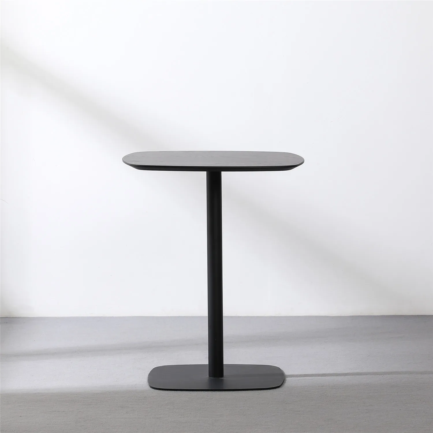 Certified Factory Price Wholesale Modern Oval Cafe Shop Negotiation Round Black Wood Dinner Table for Kitchen Restaurant