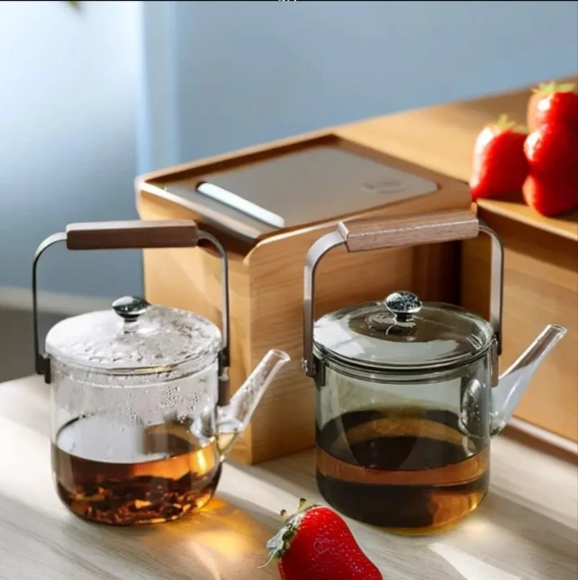 2024 high borosilicate hydrochloric acid glass tea and coffee pot lid and handle design is simple and generous