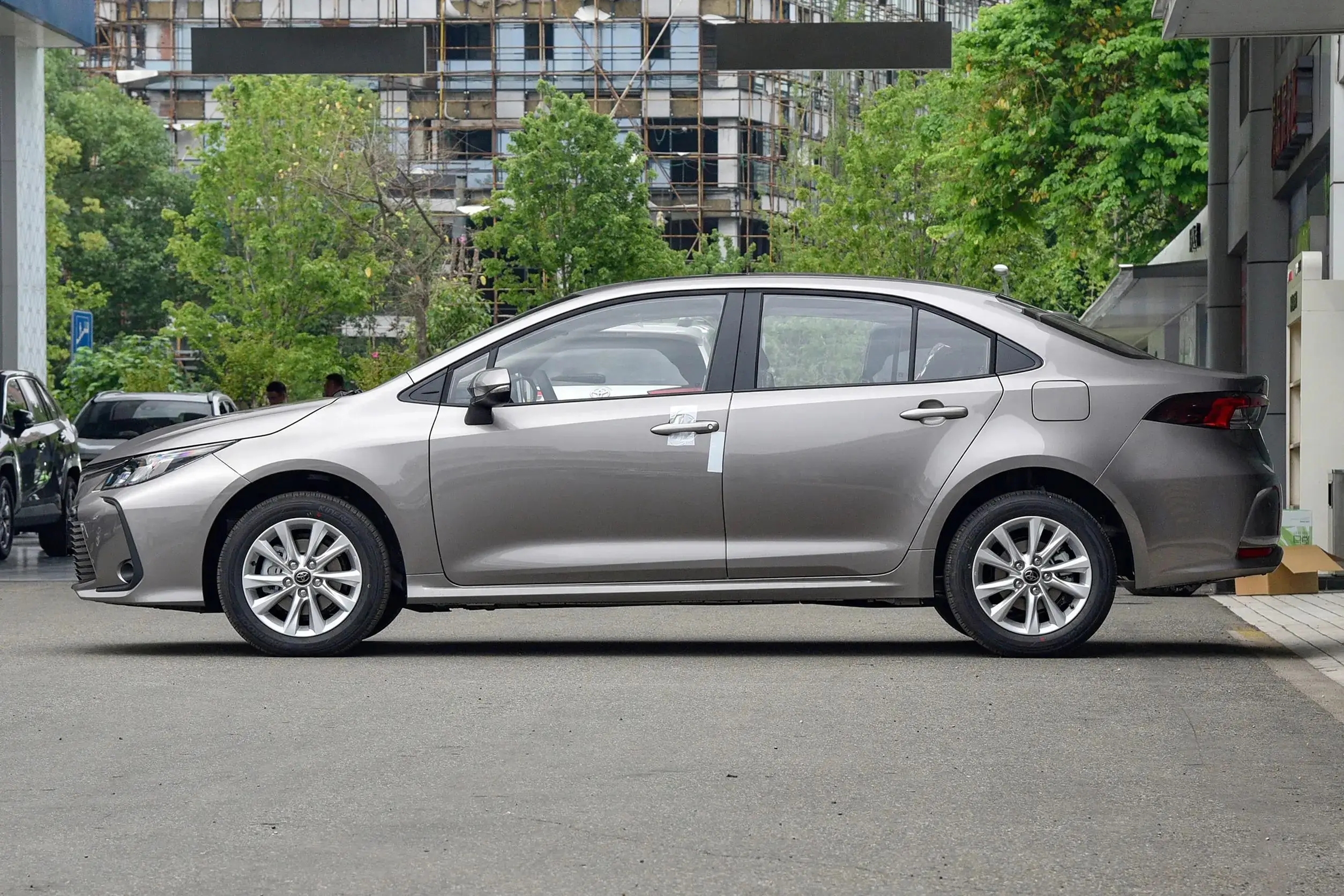 Toyota corolla 2024 новый стиль масляный электрический Гибридный передний привод для продажи в порту toyota hybrid
