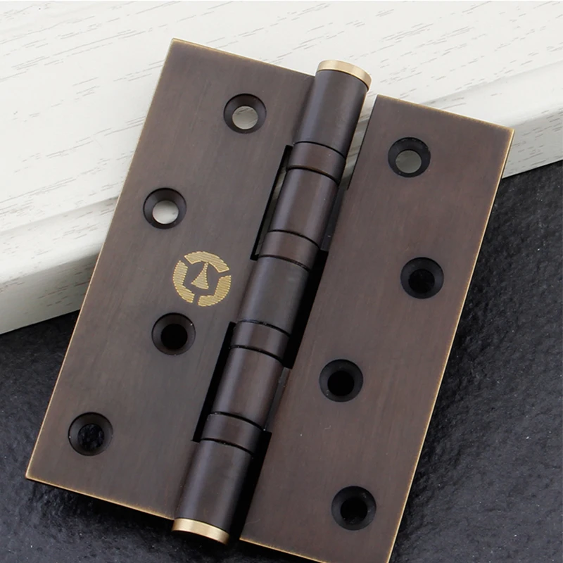 In Stock Classic Elegance Brass Door Hinge Set for Doors with Timeless Style