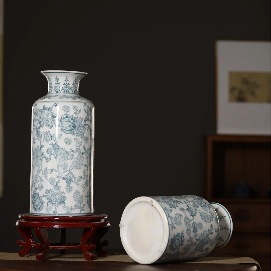 Modern Vintage Chinese Blue and White Porcelain Flower Pot New Ceramic Vase with round Ornament for Wedding Porch Wholesale
