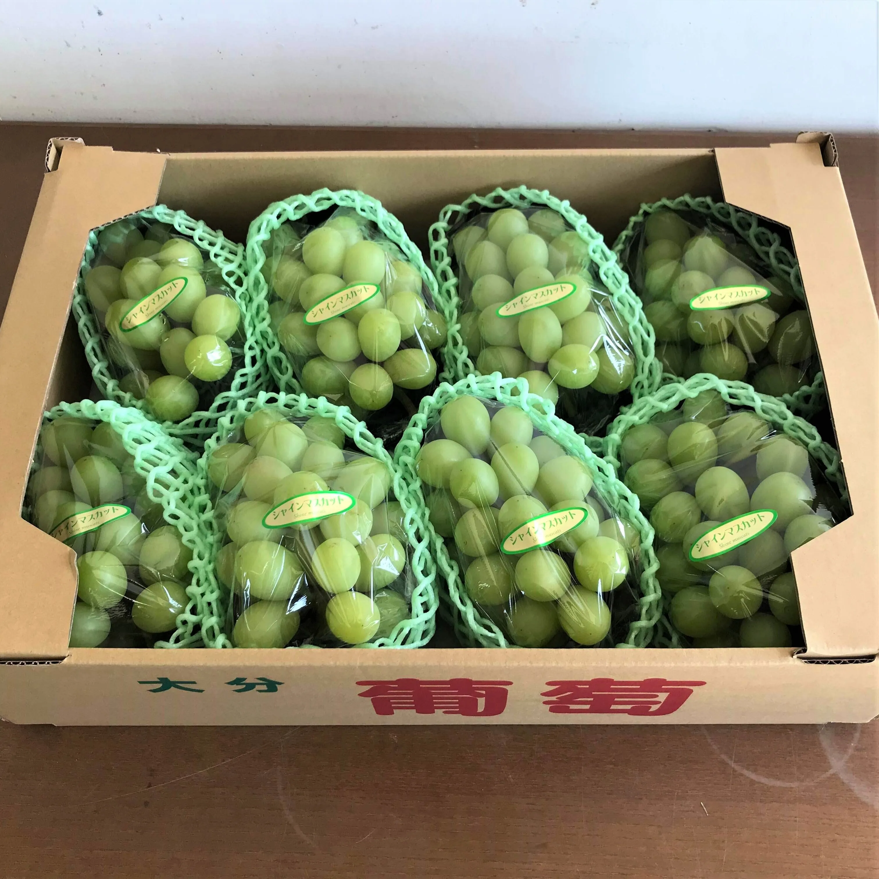 
Japanese healthy vitamin rich shine muscat natural fruits for wholesale 