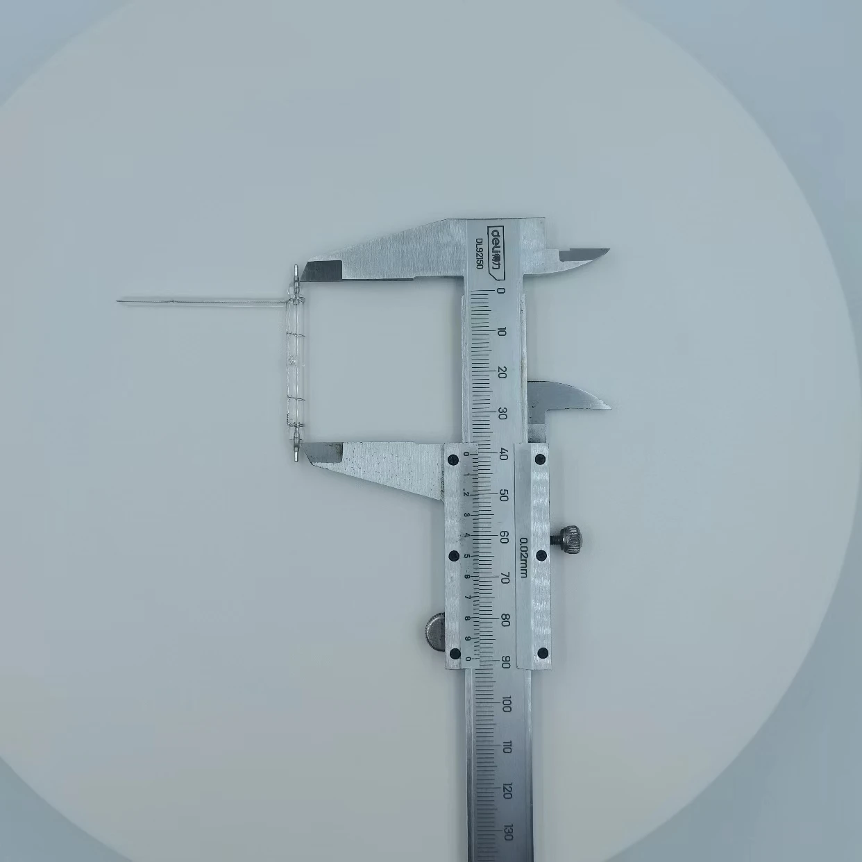 This beautiful and crystal clear quartz linear flash lamp is very suitable for IPL hair removal