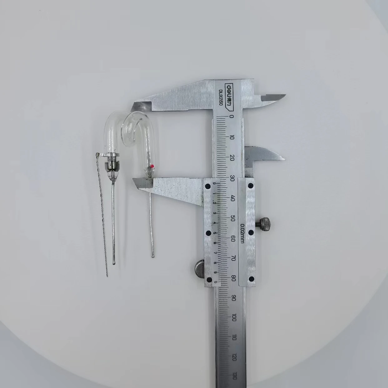 Factory customized advanced spiral xenon headlight replacement bulb, providing unparalleled clarity and safety