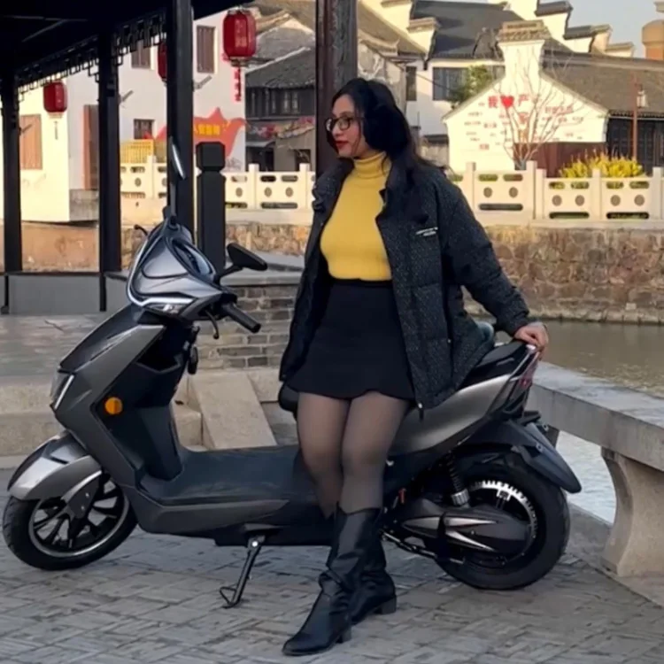 CKD SKD 10inch customized electric motorcycle scooter 600/800W 60/72V 45km/h speed city moped electric motorcycle