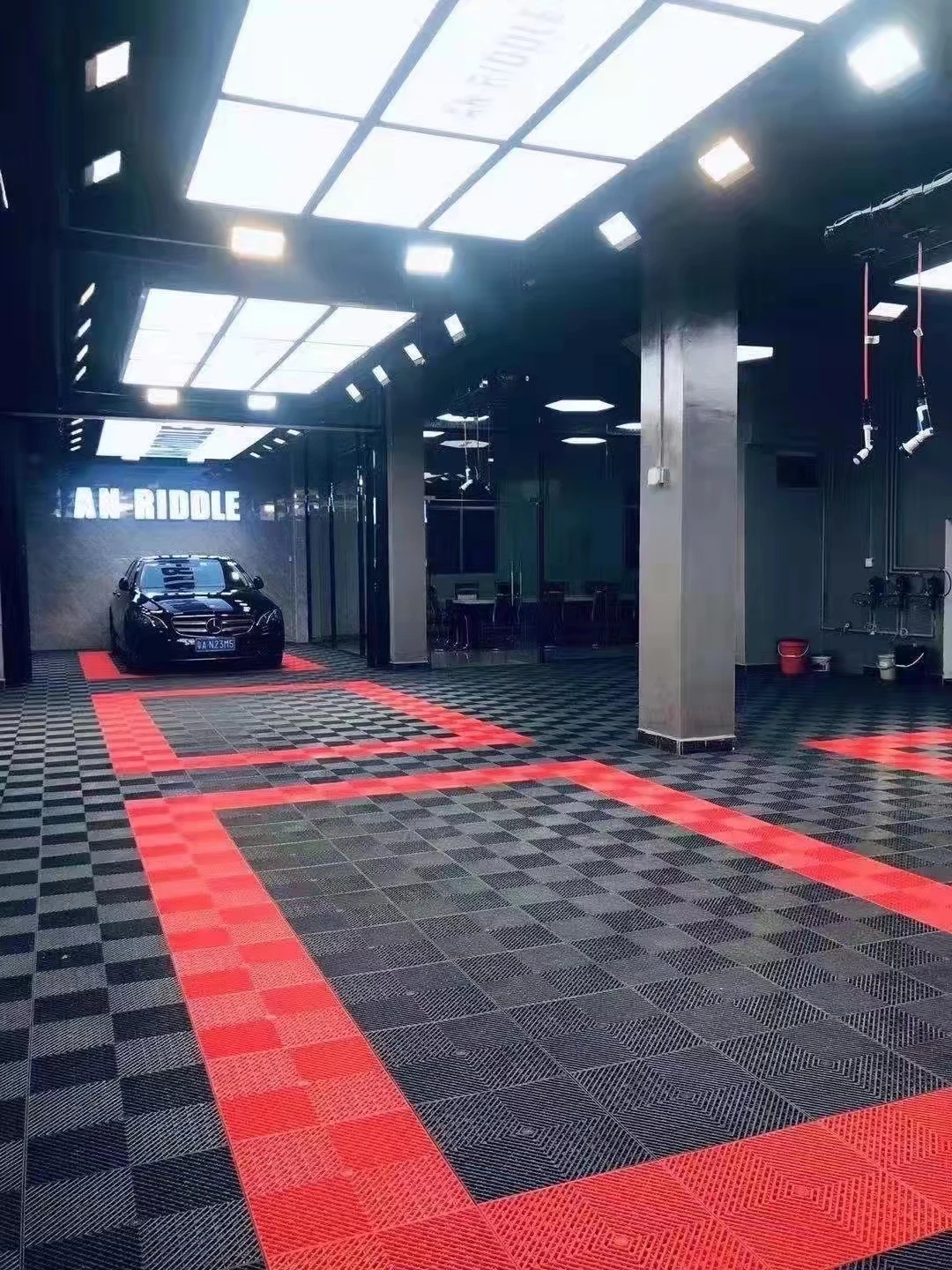Pp Floor Tiles CE /modular System Suspended Plastic for Garage , Showroom, Warehouse Dalle Pvc Sol Garage 18mm Interlocking LF