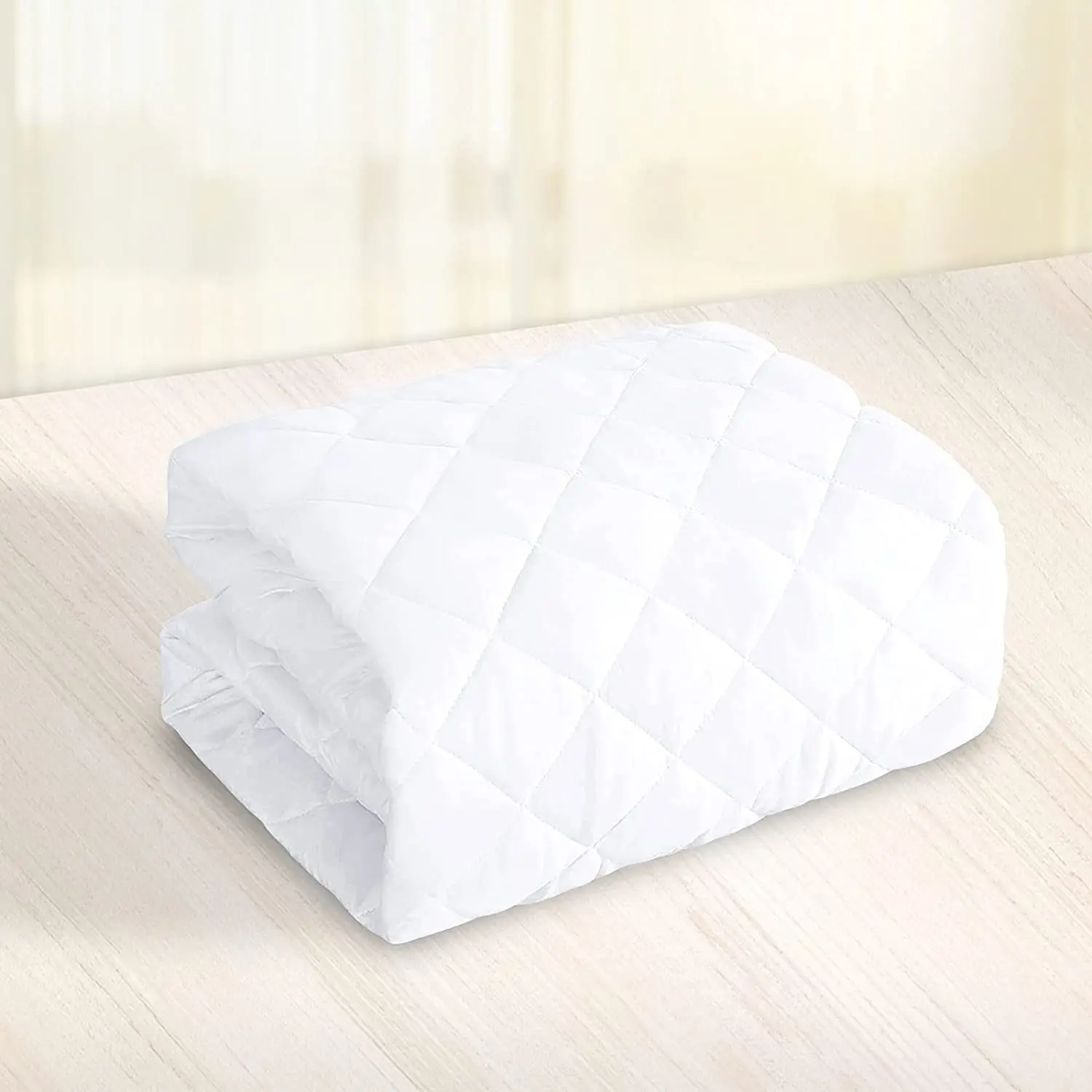 High Quality Quilted Premium Soft Microfiber Fabric Mattress Protector Pad 100% Waterproof and Hypoallergenic