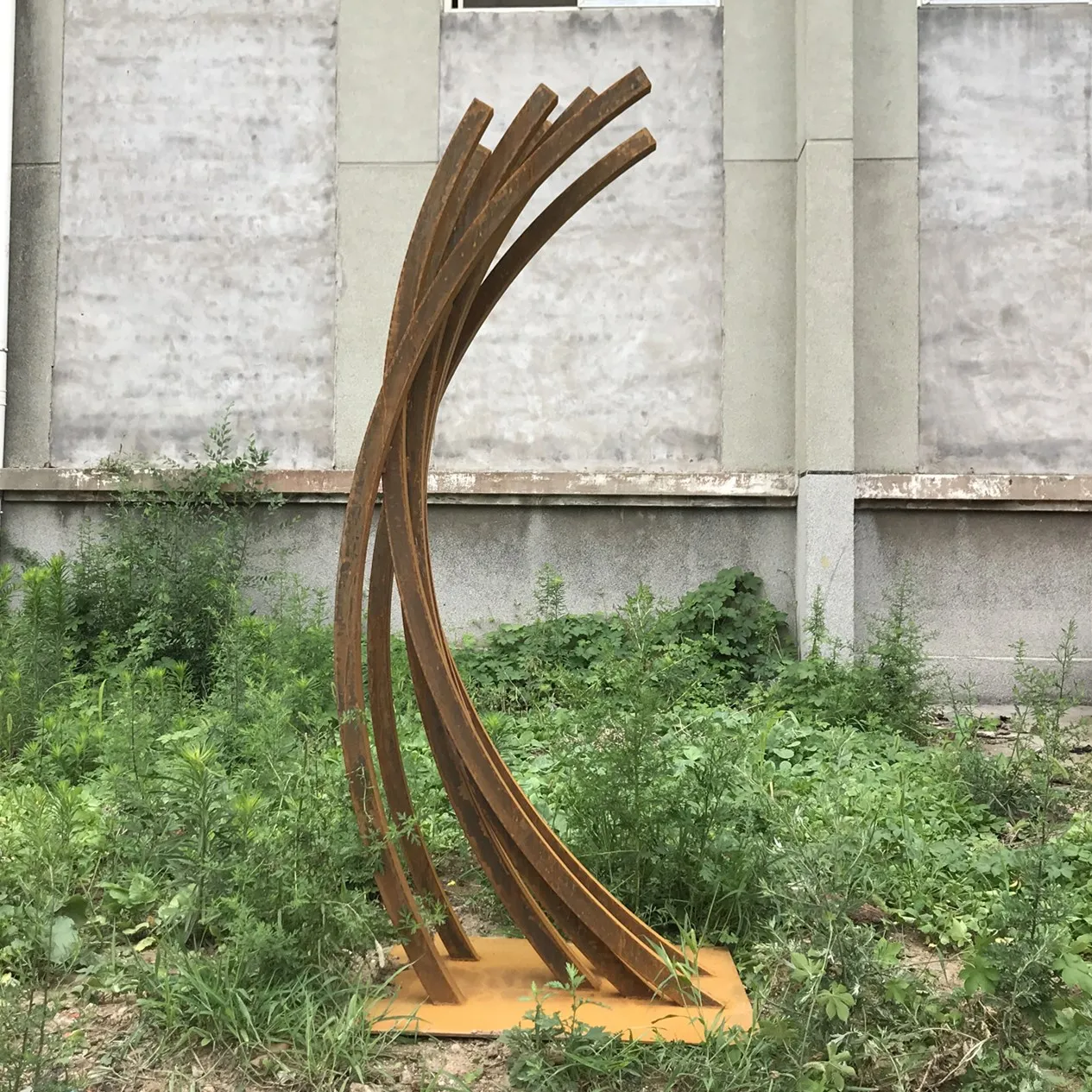 Современная наружная садовая металлическая декоративная стальная скульптура