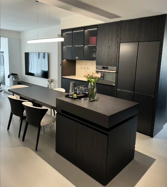 Vermonhouzz Modern Island Kitchen Designs Customized Complete Sets Handleless Retractable Cabinets Multi-functional Solid Tables