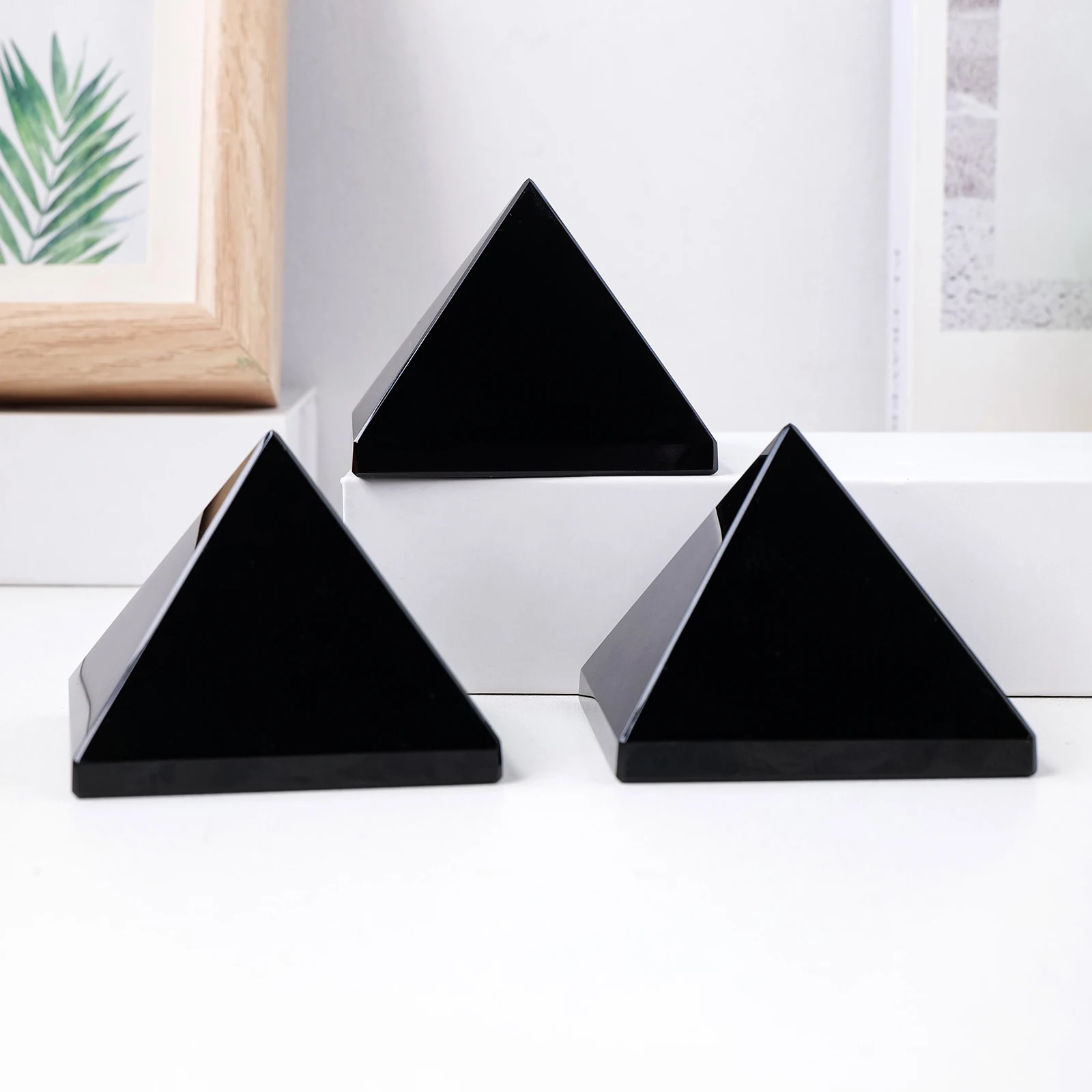 Wholesale Natural spiritual Healing Crystal Pyramid Home decoration obsidian Pyramid Feng Shui crafts
