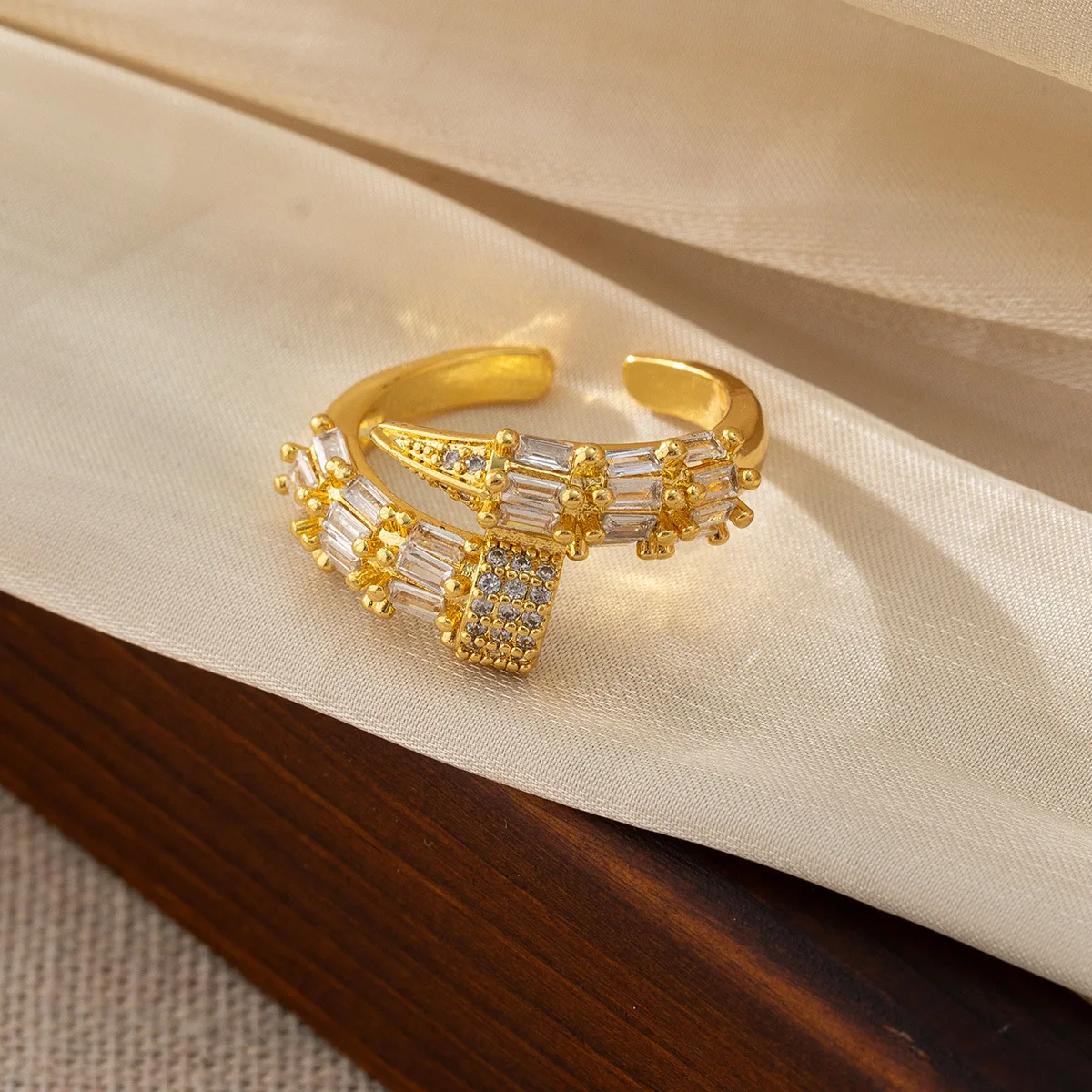 High Quality Luxury Designers Jewelry Nail Ring Full Diamond Zircon 18k Gold Plated Snake Bone Ring