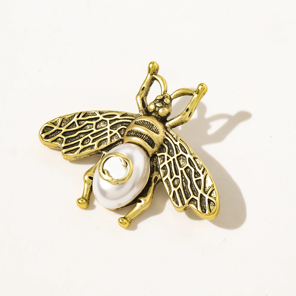 2023 luxury Hot sale high quality pearl c women jewelry designers wedding brooch