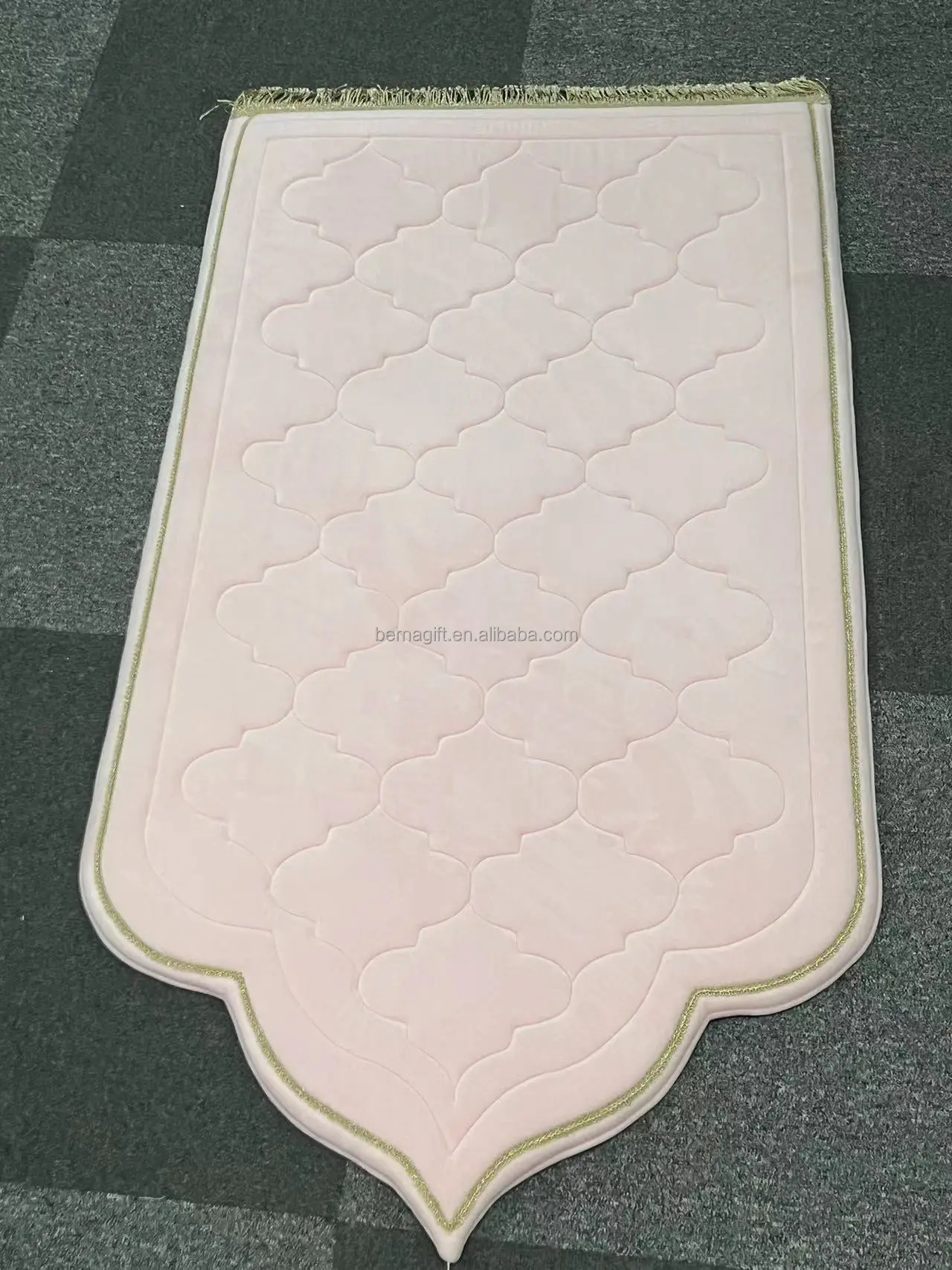 New design Thick  High Quality Soft Velvet Material  embroidery  Pattern Foam  Sejadah Prayer Mat for Muslim