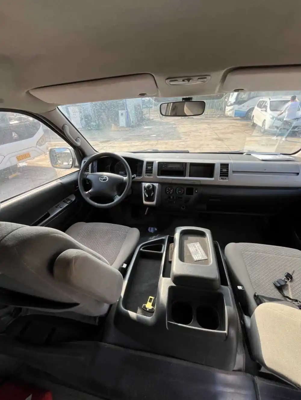 Medium Long Distance Passenger Used HKL6480A Public Transit Gasoline Bus Manual Coach Powerful Front Engine Medium Bus For Sale