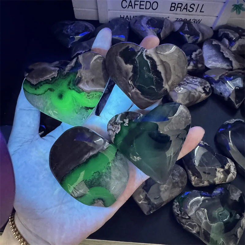 Natural Wholesale Price Crystal Worry Stone Volcanos Agate Heart Fluorescence Agate  For Healing