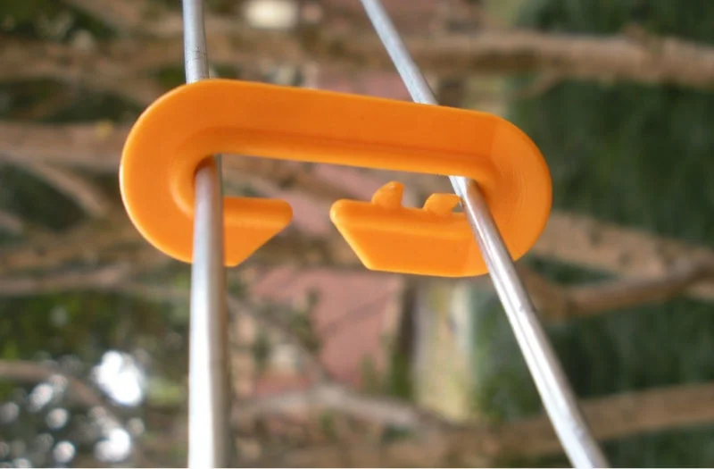 High Quality Catch Wire Clips for securing bird netting in grape planation