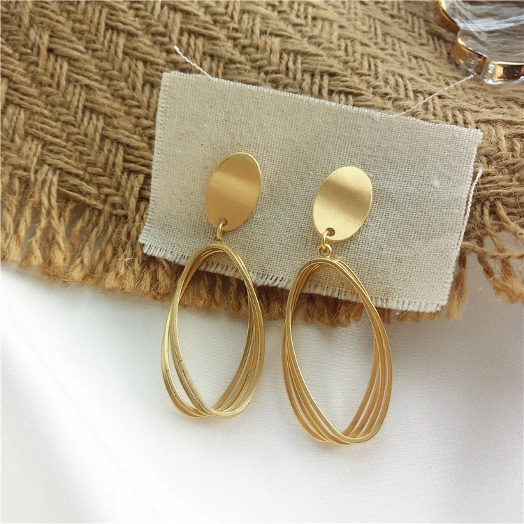 Корейский стиль 2020 Оптовая Продажа Модные индивидуальные матовые золотые геометрические серьги-клипсы