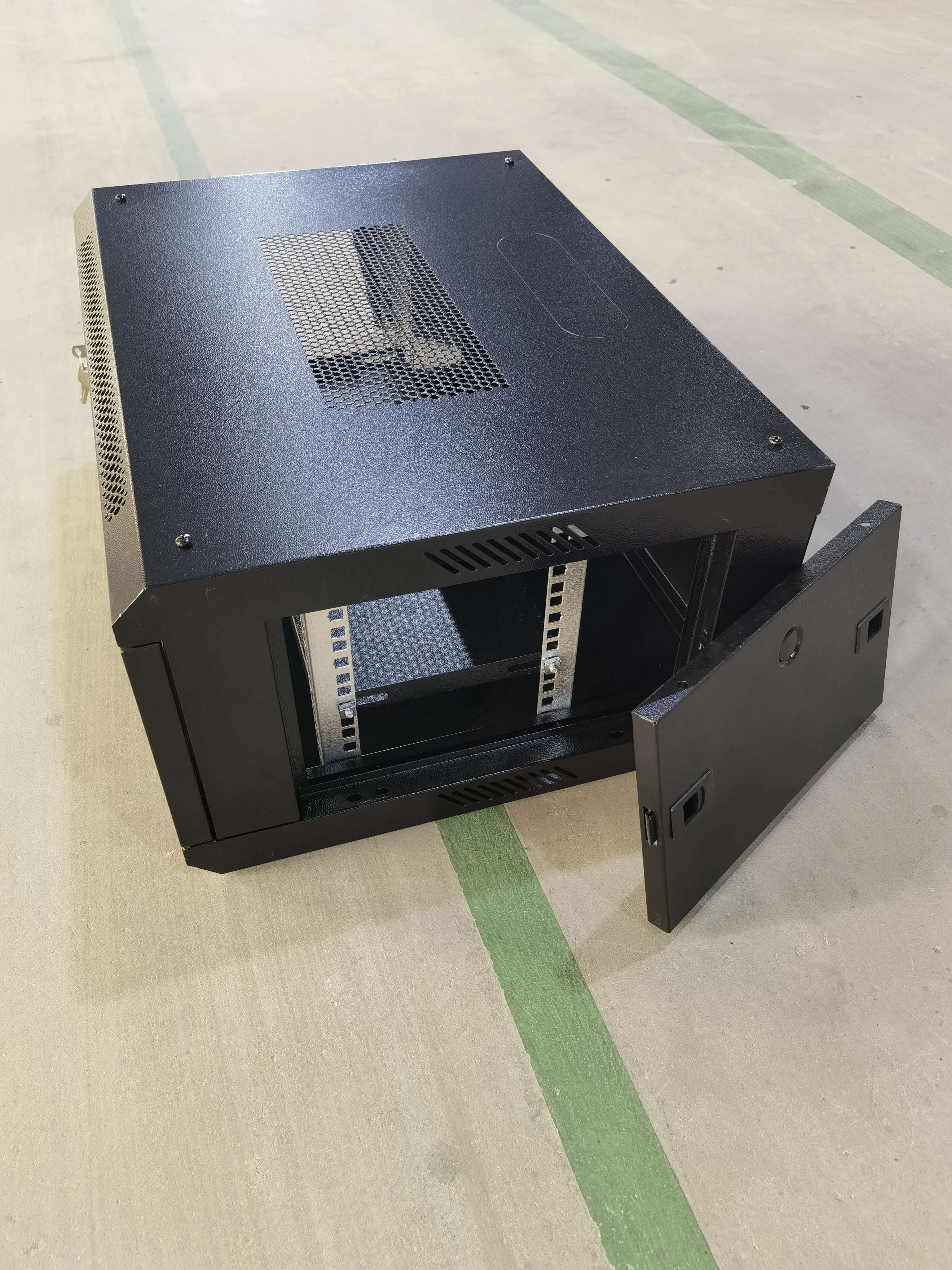 Factory outlet 4U rack cabinet custom 4u server wall hanging for