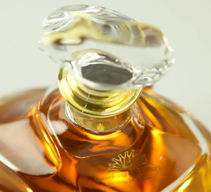 Chinese OEM expensive whiskey In bulk liquor distillery with special bottle