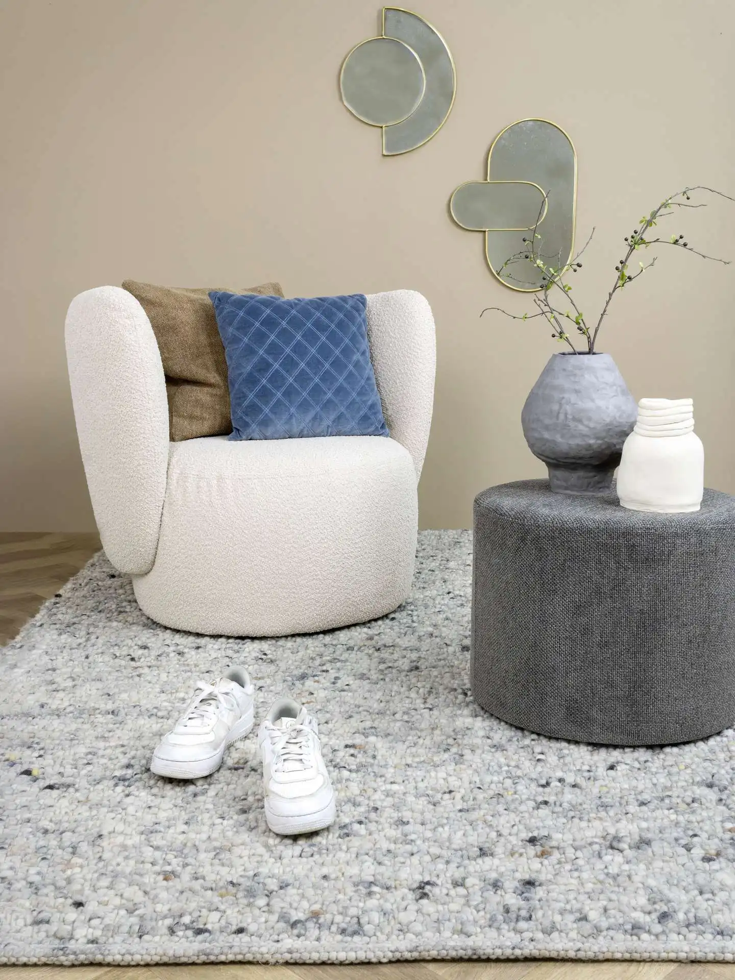 Modern Accent Chair with Wingback Polibi Lambskin Sherpa Tufted Side Chair for Bedroom Living Room Stay Sheepskin Lounge Sofa