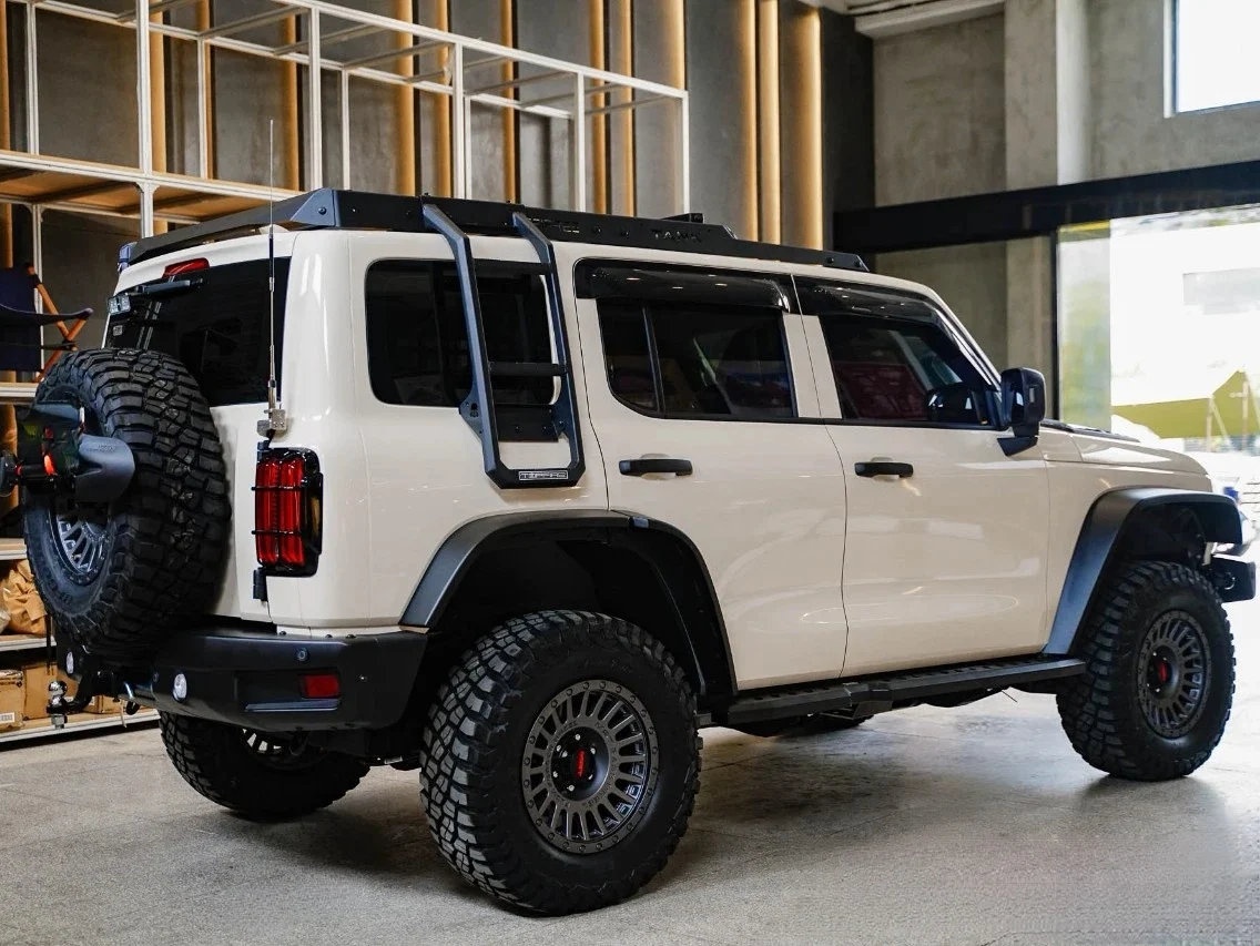 high polymer Air bubble free self adhesive 5ft*59ft  super glossy PET pepper white wrap vinyl car