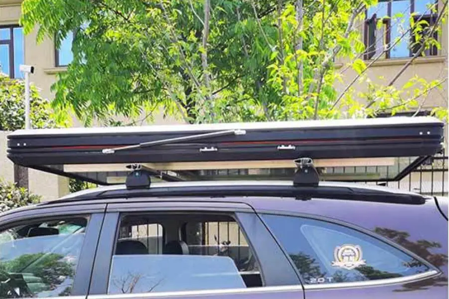 2024 Light Weight Car Triangle 4 Person Aluminum Hardshell Roof Top Tent with Solar