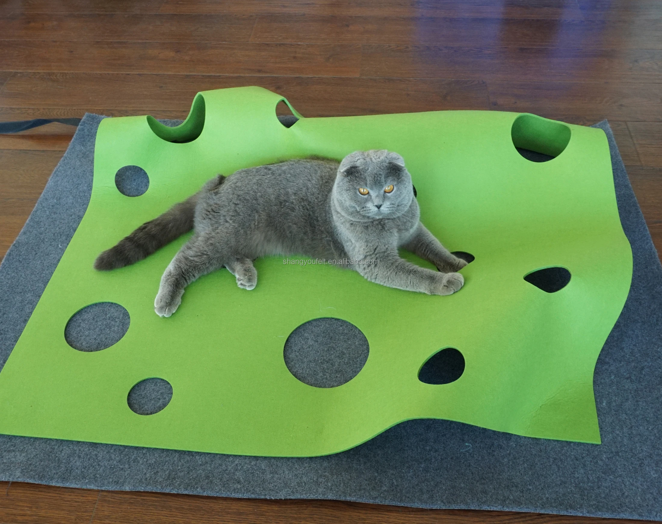 Manufacturer Non slip soft felt interactive mat hide and seek tunnel playing mat cat playing blanket pet toys