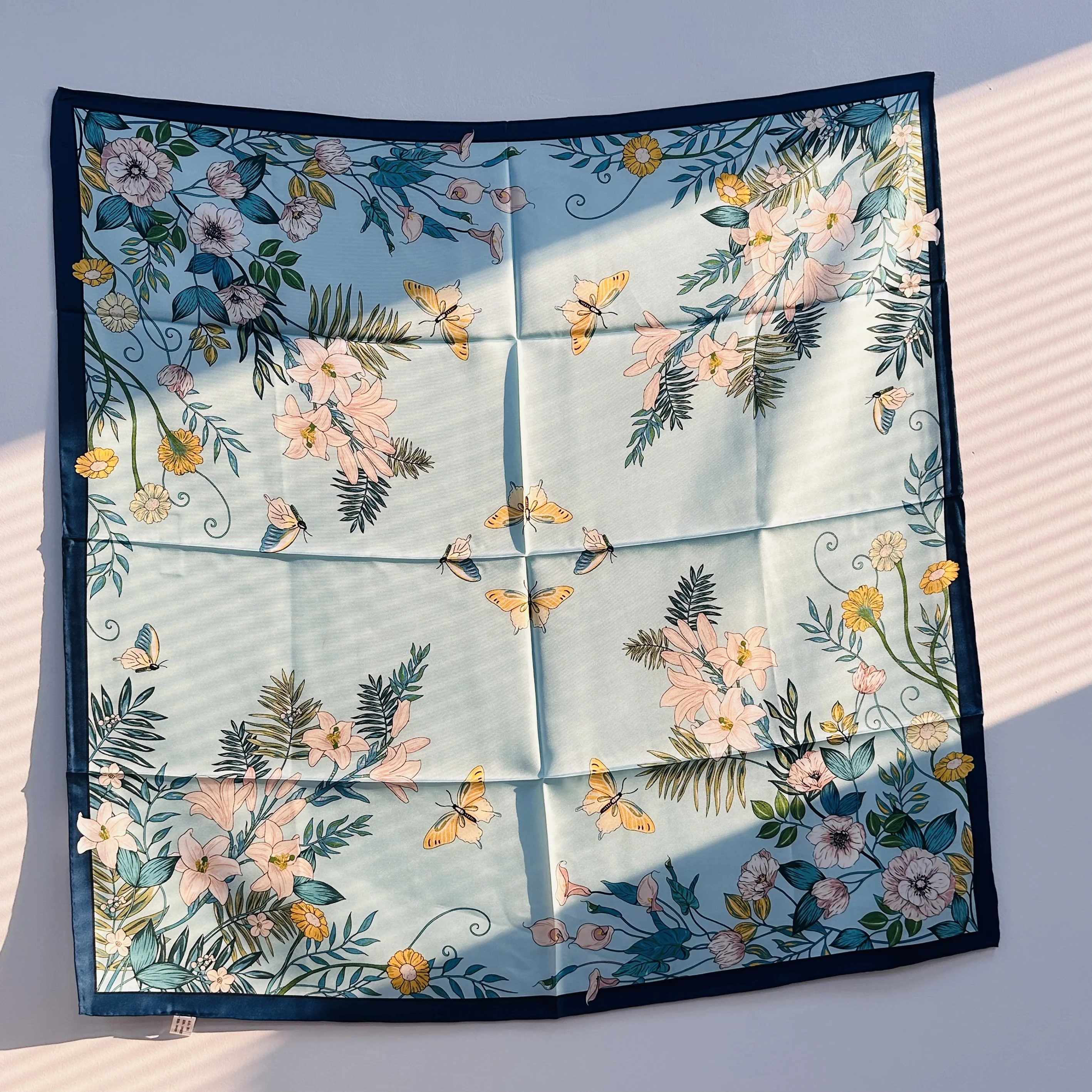 Factory Manufacturing 100 Pure Silk Women Square Printed Silk Scarves Customized Girl Style Packing