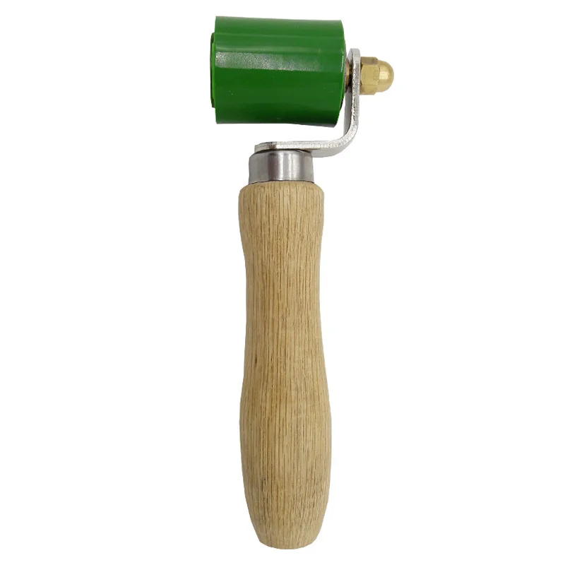 The wide rubber roller has no axle projection on one end for scratchless flush work roofing tools and accessories Vinyl  roller