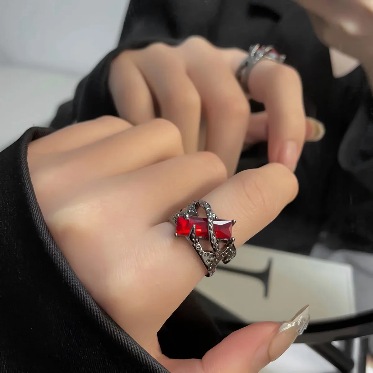 Vintage Lava Liquid Thorn Ruby Ring for Women Men ndex Finger Ring with Red Stone Sweet Cool Style Hollow Out Ring Jewelry