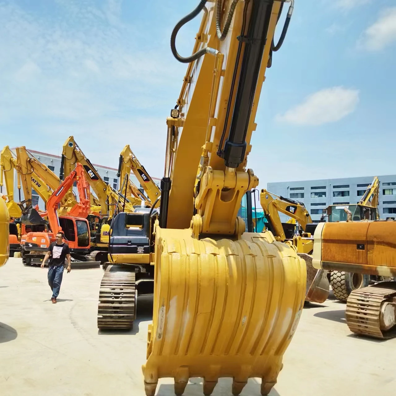 Second Hand CAT 330d2 Earth Moving Digger machine used CAT 330D 330C 325C Crawler Excavator Digger Original Japan