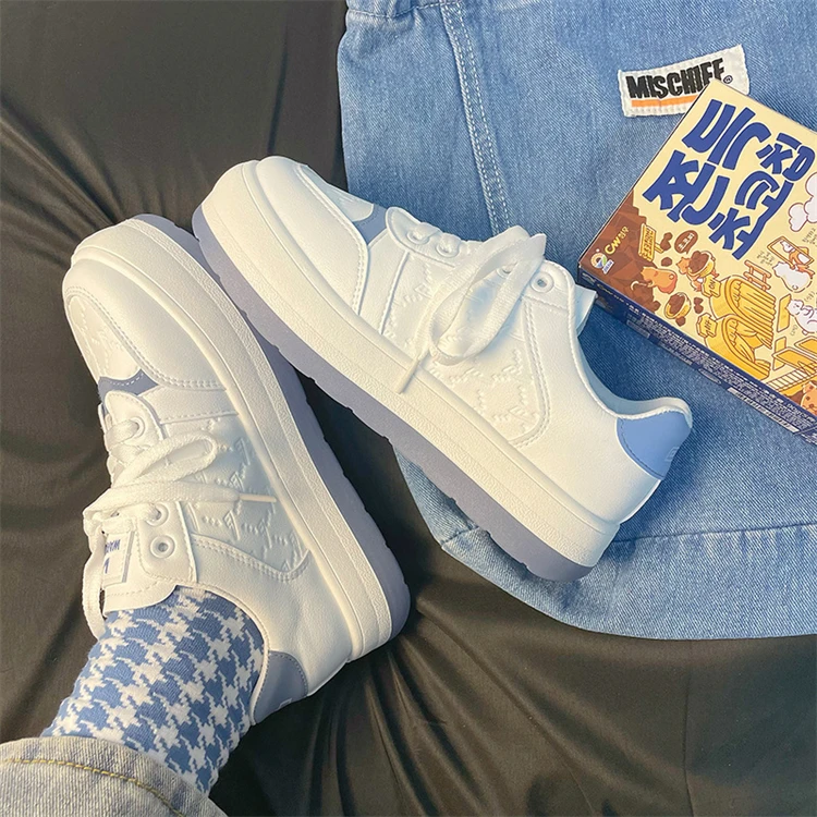 2022 New Small White Shoes Female Japanese Students Thick Bottom Casual Big Toe Bread Shoes