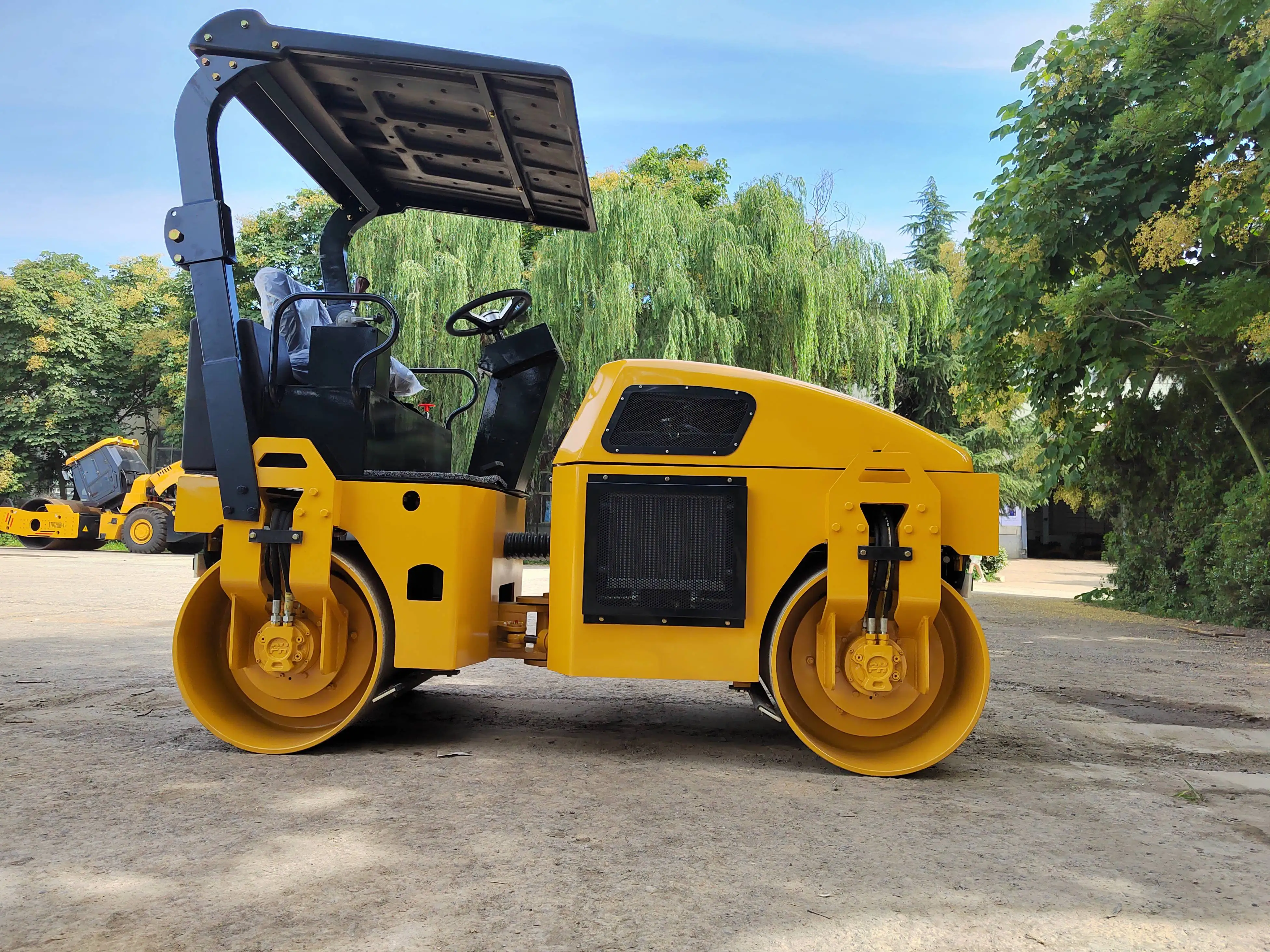 3ton 4ton Hydraulic Double Drum Vibratory Road Roller LTC203 LTC204 Hot Sale