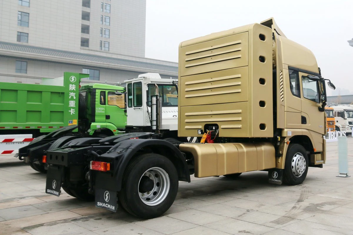 Brand new 4x2 euro 5 emission level CNG 380hp 6 cylinder engine 6 wheels 315/70r22.5 tyres ABS A/C MP3 tractor truck head
