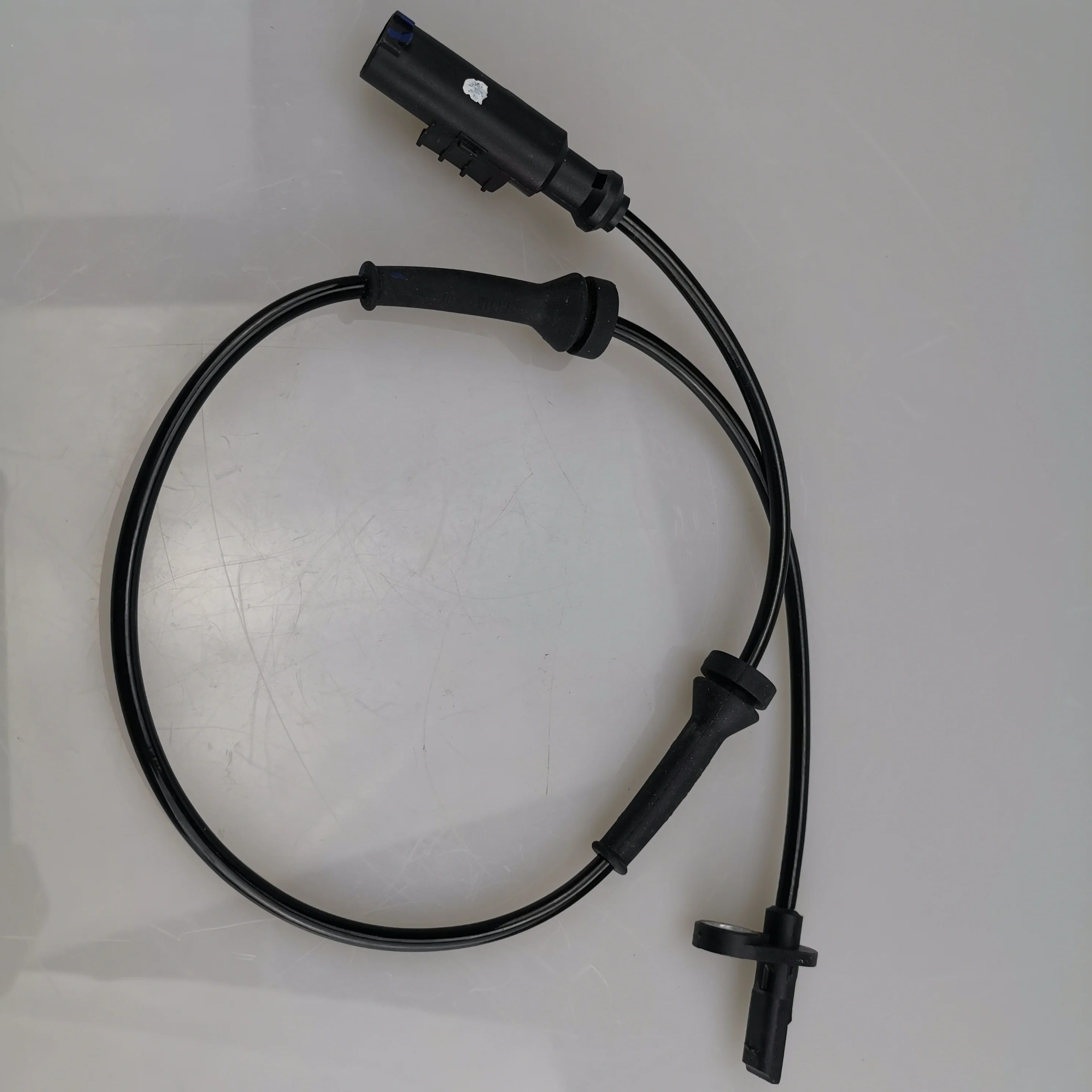 Sаик MAXUS V80 заднее колесо короткий Датчик ABS C00003101