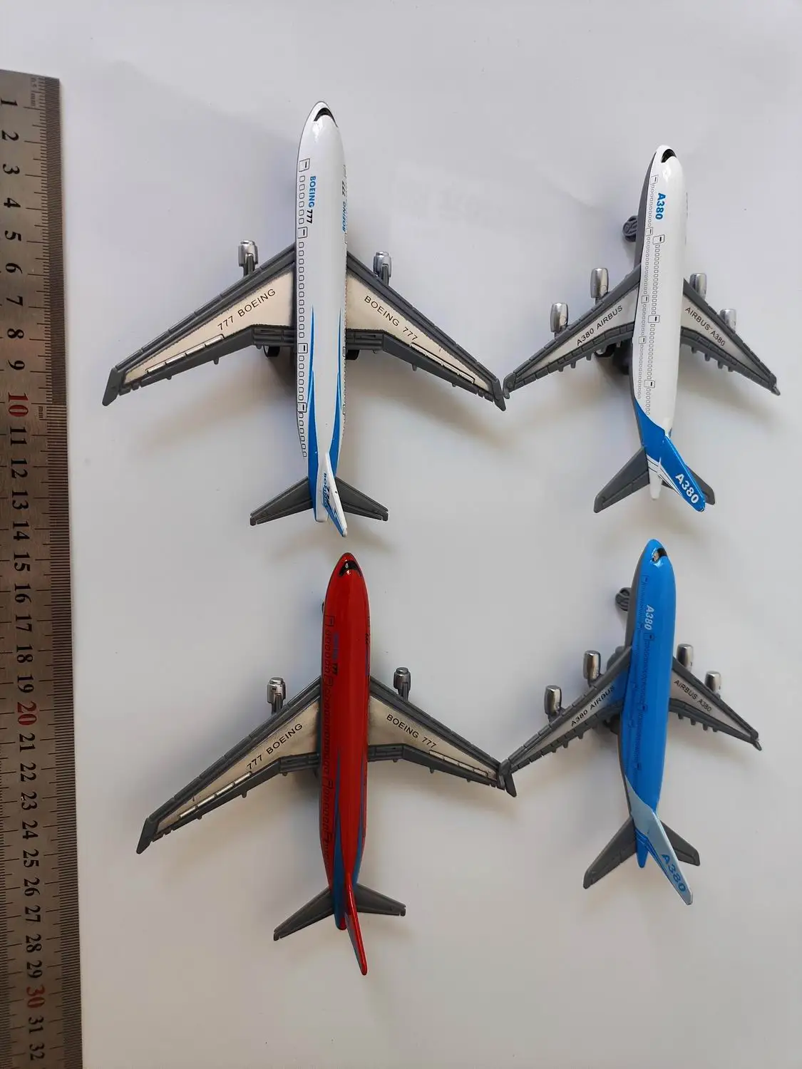 High Quality 380 777 Aircraft 13.5 CM Diecast Airplane Model Vehicle alloy airbus model Toy for kids