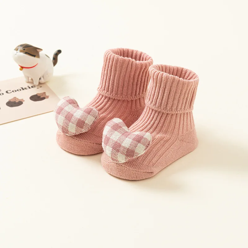 Custom Welcome Baby Hamper Gift Sets Bunny Soothing Towel Pink Heart Socks Baby Shower Gift Basket for New Born Girl