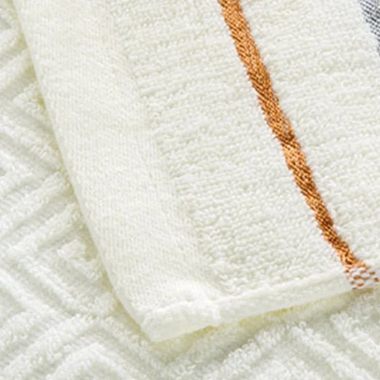 Luxurious Extra Large Bath Towel 100% Cotton Super Soft Sweet Printed Logo for Spa or Hotel Use Luxury Gift Box Included